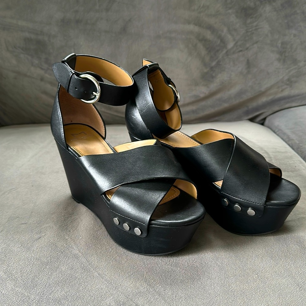 Marc Fisher LTD black platform sandals